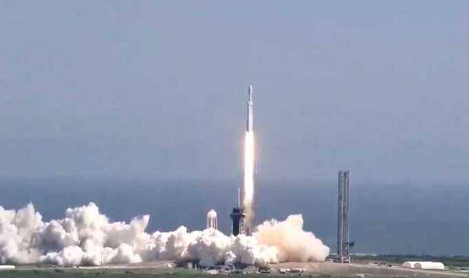 Тяжелая ракета Falcon от SpaceX вывела в космос станцию Europa Clipper